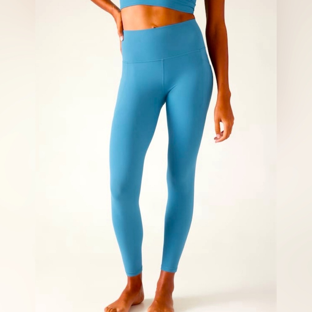 Athleta Salutation Stash 7/8 Tight in Skylark Blue Size Large